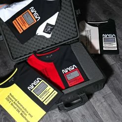 Le moins cher 🌟 Tee 👚 Shirt Nasa Half Colors Limited Edition Noir Jaune de Final Club 🧨 -Final Club Soldes final club 248780 FINAL 553 20210322T134157 05