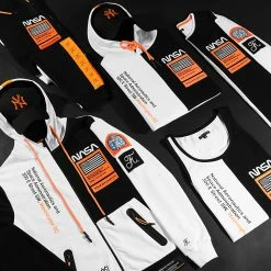 Meilleure vente ⌛ Tee 👕 Shirt Manches Longues Nasa Half Limited Edition Noir Blanc Détails Orange Fluo de Final Club 😉 -Final Club Soldes final club 249674 FINAL 567 20210414T081853 08