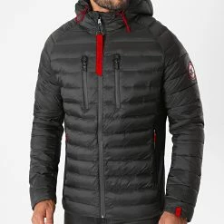 Le moins cher 👏 Doudoune Capuche Premium Tech Noir Rouge de Final Club ⭐