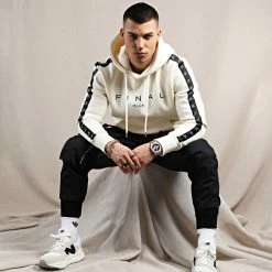 Les meilleures critiques de 🧨 Sweat Capuche A Bandes Avec Broderie 854 Creme de Final Club ✔️ -Final Club Soldes final club 293779 FINAL 854 20220309T152258 06