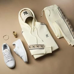 Remise 💯 Sweat Capuche Couture Edition Avec Bande Brodée 755 Blanc Creme de Final Club 🤩 -Final Club Soldes final club 295752 FINAL 755B 20220412T150425 05