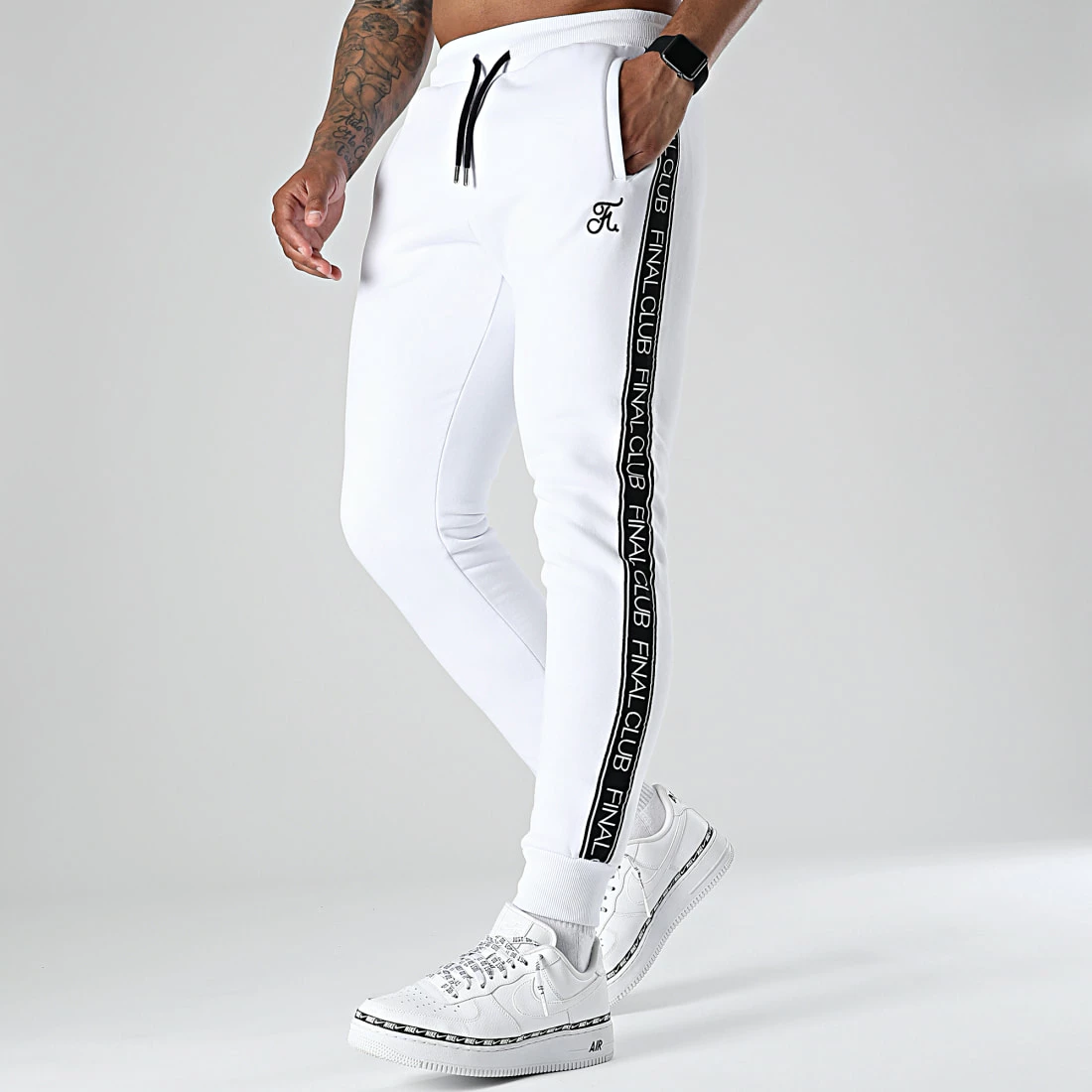 Vente flash 🎉 Pantalon Jogging A Bandes et Broderie 999 Blanc de Final Club 🔥 4 Vente flash 🎉 Pantalon Jogging A Bandes et Broderie 999 Blanc de Final Club 🔥 – Image 3