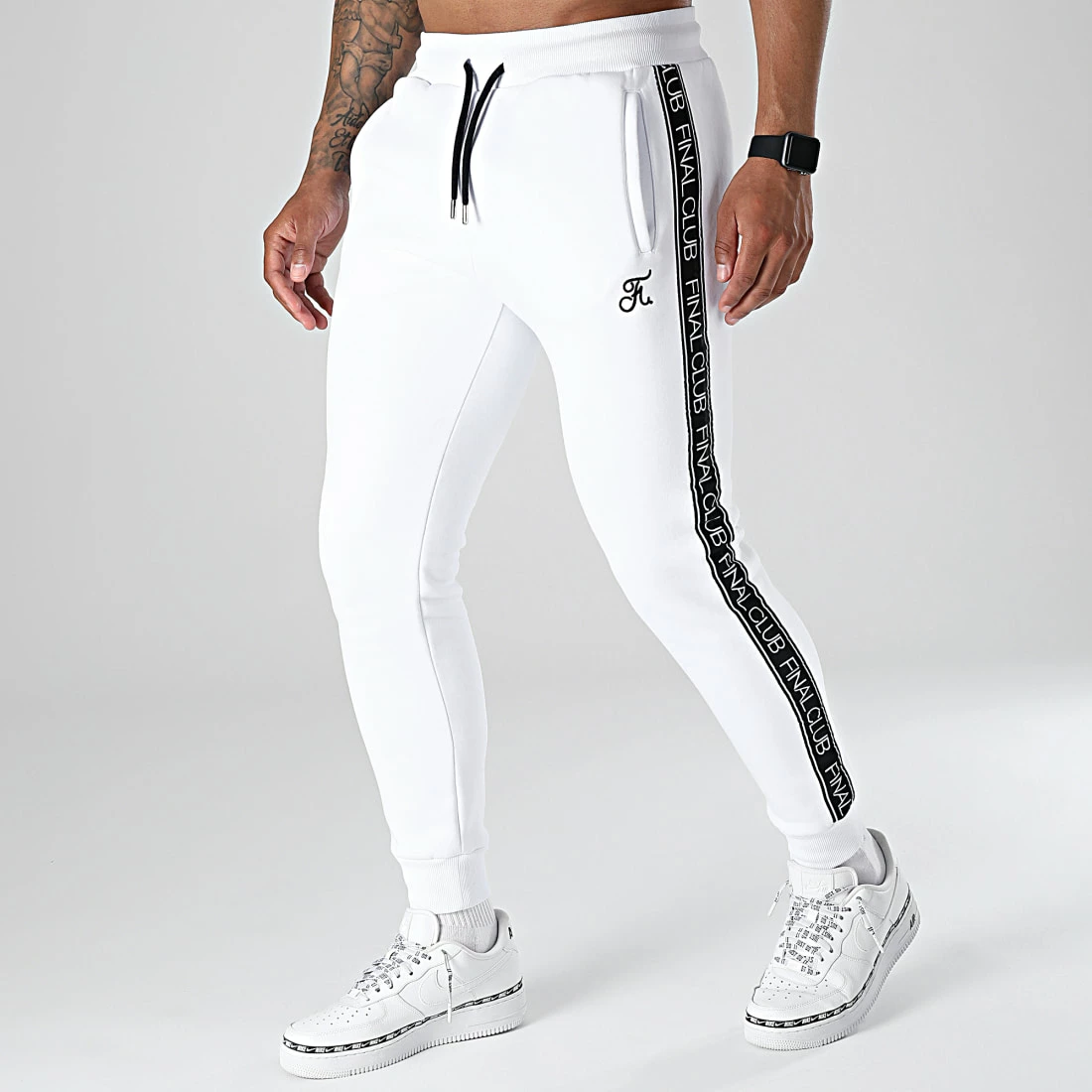 Vente flash 🎉 Pantalon Jogging A Bandes et Broderie 999 Blanc de Final Club 🔥 2 Vente flash 🎉 Pantalon Jogging A Bandes et Broderie 999 Blanc de Final Club 🔥