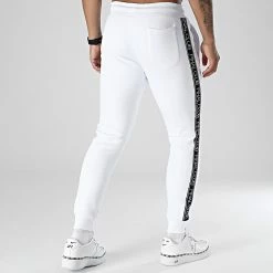 Vente flash 🎉 Pantalon Jogging A Bandes et Broderie 999 Blanc de Final Club 🔥 8 Vente flash 🎉 Pantalon Jogging A Bandes et Broderie 999 Blanc de Final Club 🔥 -Final Club Soldes final club 317670 FINAL 999 20220628T144238 04